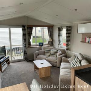 Posezení v ubytování DH Holiday Home Kent