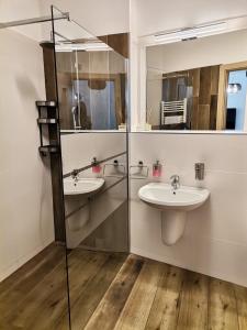 Ένα μπάνιο στο Amazing Brownie by Miro Apartment +36 φωτογραφίες