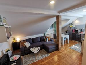 a living room with a couch and a table at Apartmani Jastreb 2 in Jastrebarsko