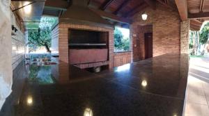 Телевизор и/или развлекательный центр в BauHouse Comfort Suites Asuncion