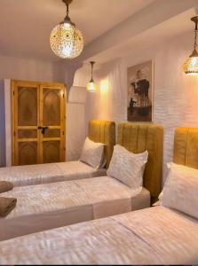 Postel nebo postele na pokoji v ubytování Riad Orient Palace