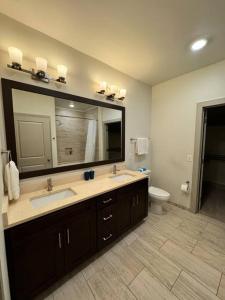 Φωτογραφία από το άλμπουμ του A lovely 2bed, 2bath privet APT σε McLean