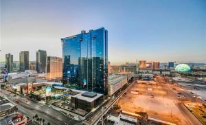 Linna Las Vegas üldine vaade või majutusasutusest Amethyst Studio Suite MGM Signature STRIP VIEW Balcony pildistatud vaade