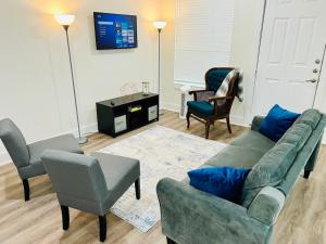 a living room with a couch and chairs and a tv at Apt 2 Bedrooms 2 Full Baths FREE Parking & FREE Laundry in Unit in The Woodlands