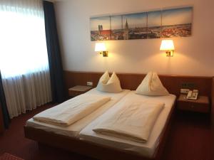 Postel nebo postele na pokoji v ubytování Hotel Carmen + 29 fotografií