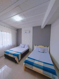 a bedroom with two beds in a room at Infinity House hospedagem in Angra dos Reis