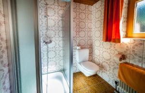 A bathroom at Gästehaus Erler