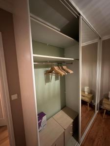 Ένα ή περισσότερα κρεβάτια σε δωμάτιο στο Le Cosy raffiné