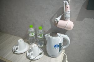Fasilitas pembuat kopi dan teh di Mari Queen Hotel