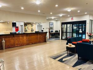 a lobby with a reception desk and a waiting room at Comfort Suites Plymouth near US-30 in Plymouth +19 photos