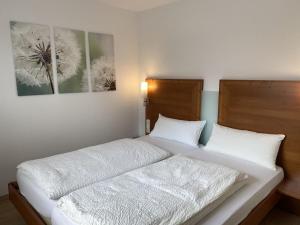 a bedroom with two white beds and two dandelions at Apartment Annemarie 4 in Meersburg