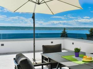 Imagine din galeria proprietății Modern Villa Futura with pool în Jasenice