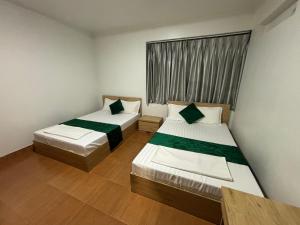 Gallery image of Cat Ba Madame Duyen Hotel in Cat Ba