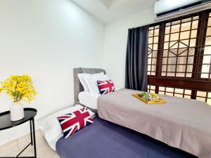 a bedroom with two beds and a window at Affordable 12 Guest Kota Damansara Thomson Hospital Dataran Sunway Giza OneUtama Ikea The Curve in Petaling Jaya +35 photos