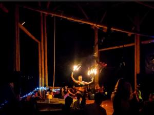 Επισκέπτες που μένουν στο Starship