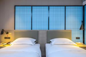 Postel nebo postele na pokoji v ubytování Echarm Hotel Chengdu KuanNarrow Alley JinXianQiao Branch 宜尚酒店成都宽窄巷子金仙桥店