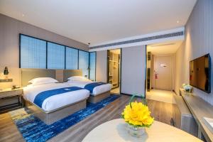 Postel nebo postele na pokoji v ubytování Echarm Hotel Chengdu KuanNarrow Alley JinXianQiao Branch 宜尚酒店成都宽窄巷子金仙桥店
