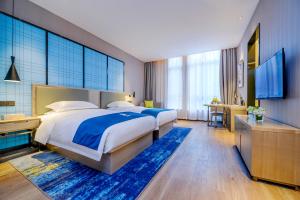 Postel nebo postele na pokoji v ubytování Echarm Hotel Chengdu KuanNarrow Alley JinXianQiao Branch 宜尚酒店成都宽窄巷子金仙桥店 + 37 fotografií