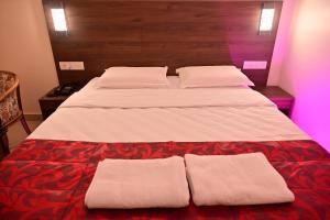 Poorva Residency客房内的一张或多张床位