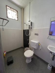 Et badeværelse på Homestay D Zamrud Izhansif