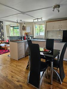 Gallery image of The Pipi Cottage in One Tree Point +1 photo