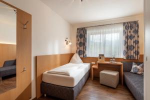 Uma cama ou camas num quarto em Hotel Tiroler Stuben
