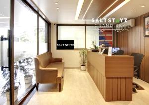 TV a/nebo společenská místnost v ubytování Saltstayz Select - Unitech Cyber Park