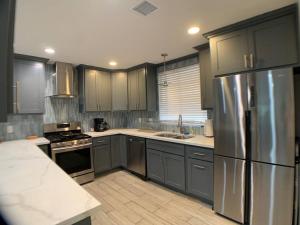 Fotografie z fotogalerie ubytování 4 Bedroom King Beds One-Story Tesla EV v destinaci Riverside