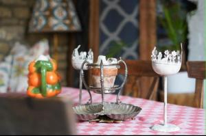 a table with two glasses of ice creamitures on it at Stamford Lodge in Stamford