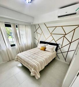 Postel nebo postele na pokoji v ubytování Kingston Paradise - Luxury Suite
