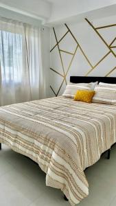 Postel nebo postele na pokoji v ubytování Kingston Paradise - Luxury Suite