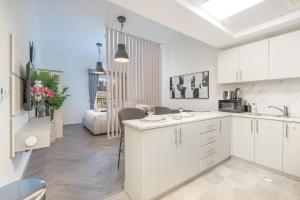Bilde i galleriet til Elegant studio for 4 in JVC i Dubai