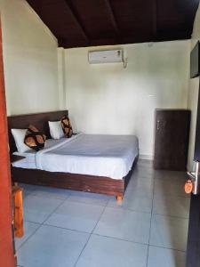 a bedroom with a large bed in a room at Corbett Sunrise India Homestay! in Rāmnagar +5 photos