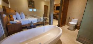 Koupelna v ubytování Purana Suite Ubud