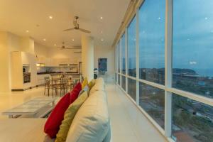 Kuchyň nebo kuchyňský kout v ubytování Best View In Phuket! 2 Living Rooms 4 BR #C80 + 46 fotografií