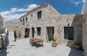 Το κτήριο όπου στεγάζεται  το διαμέρισμα