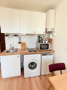 Kuchyň nebo kuchyňský kout v ubytování Studio douillet, Balaruc les bains, à deux pas de la cure et de la plage