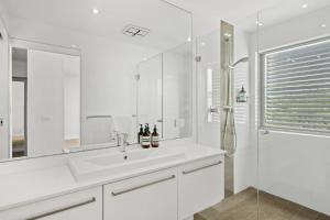 Et badeværelse på Avoca Views + 12 billeder