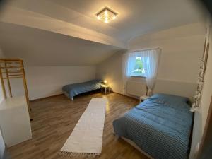 Postel nebo postele na pokoji v ubytování Monteurwohnung , 4 Schlafzimmer, 130qm, Balkon, einzige Wohneinheit im Haus, Parkplatz