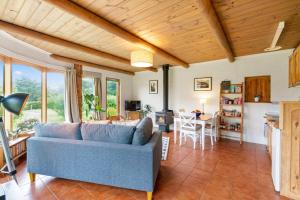 O bucătărie sau chicinetă la Herons Studio - A Picturesque Couple's Cottage