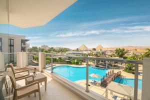 Steigenberger Pyramids Cairo内部或周边的泳池