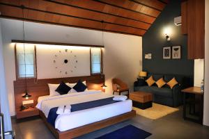 Bay View Suites, Vythiri, Wayanad客房内的一张或多张床位