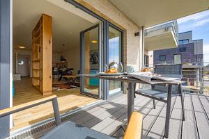 a patio with a table and chairs on a balcony at Ferienwohnung Wiking-Koje 4 Schleswig in Schleswig +28 photos