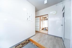 a hallway with a door leading to a room at Yokkaichi Kawaramachi Hotel in Hazu
