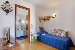 a small bedroom with a bed and a mirror at Los Secretos De San Marcos Seaview in San Marcos