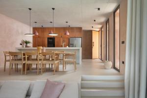 Η κουζίνα ή μικρή κουζίνα στο Villa Arcobaleno - Retreat to Paradise