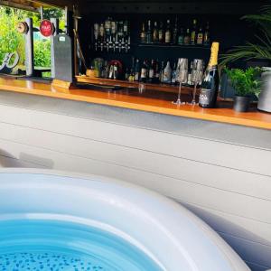 EllinghamModern Luxury Bungalow的相册照片