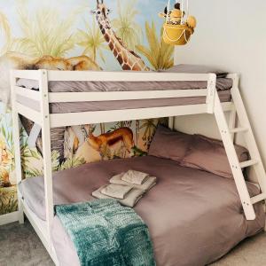 EllinghamModern Luxury Bungalow的相册照片