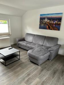a living room with a couch and a coffee table at Wohnung ideal für Geschäftsreisende in Meinerzhagen