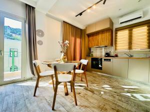 Kuchyň nebo kuchyňský kout v ubytování Ionion Apartment + 18 fotografií